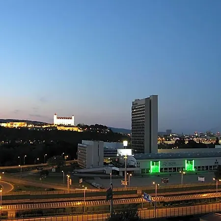 Отель Expo 3*