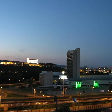 Expo فندق براتسيلافا